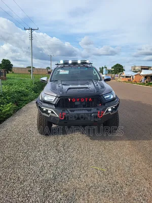Toyota Hilux 2021 Black