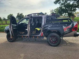 Toyota Hilux 2021 Black