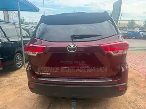 Toyota Highlander LE 2019 Burgundy