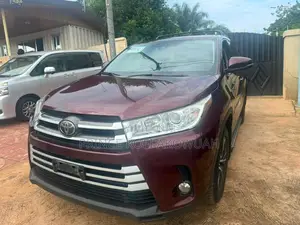 Toyota Highlander LE 2019 Burgundy