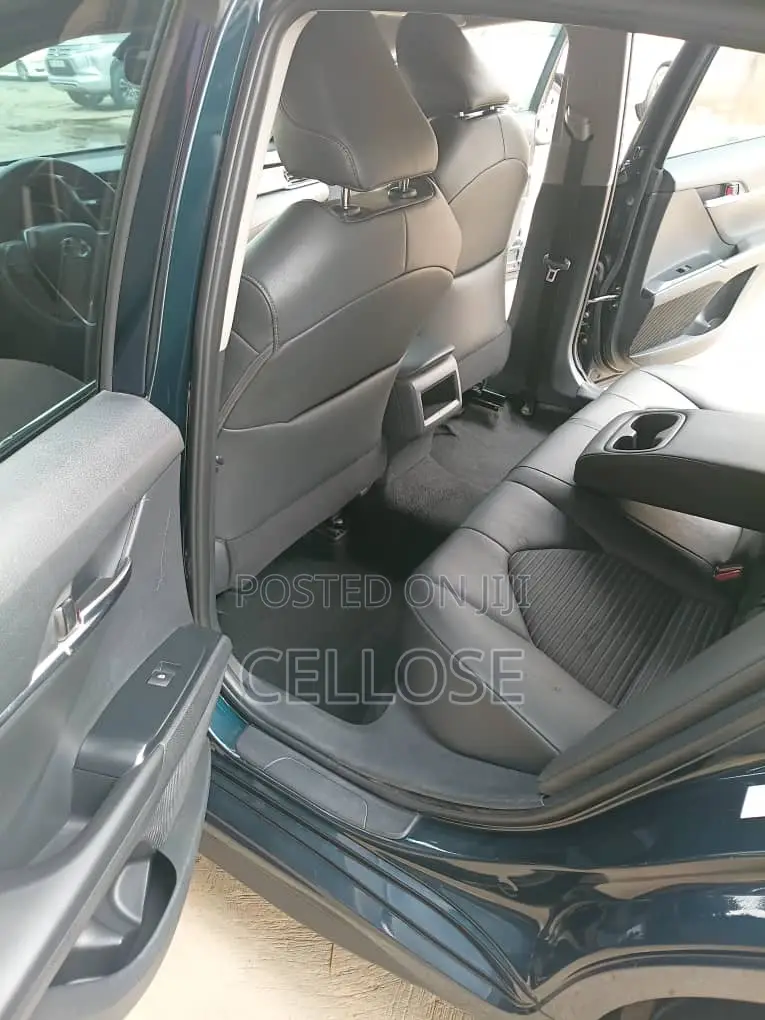 Toyota Camry XLE FWD (2.5L 4cyl 8AM) 2018 Blue