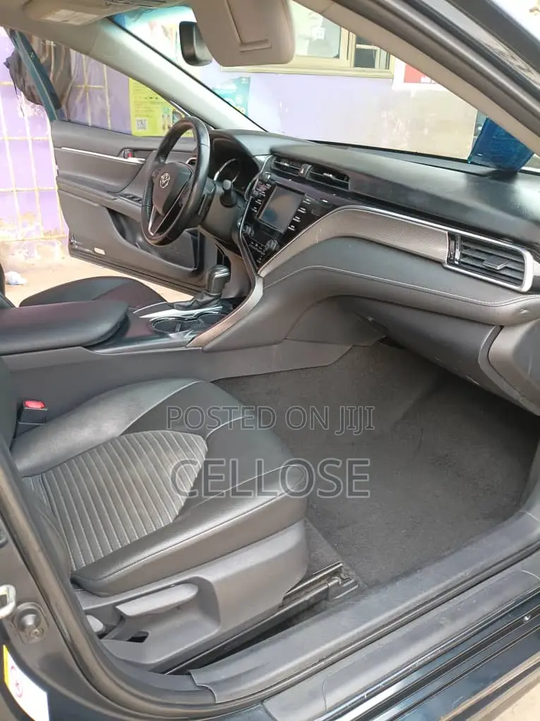 Toyota Camry XLE FWD (2.5L 4cyl 8AM) 2018 Blue
