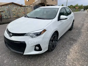 Toyota Corolla S 4dr Sedan (1.8L 4cyl CVT) 2016 White
