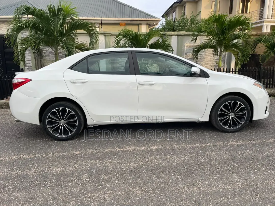 Toyota Corolla S 4dr Sedan (1.8L 4cyl CVT) 2016 White