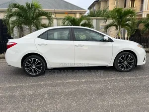 Toyota Corolla S 4dr Sedan (1.8L 4cyl CVT) 2016 White