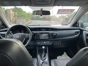Toyota Corolla S 4dr Sedan (1.8L 4cyl CVT) 2016 White