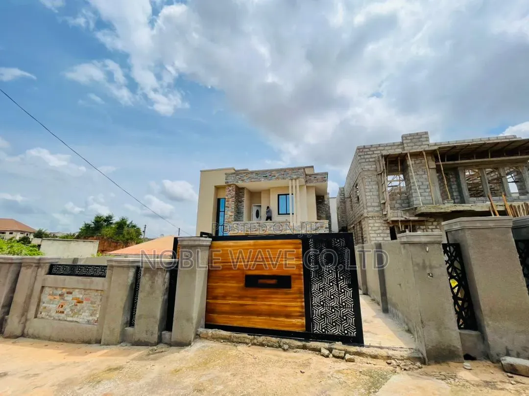 4bdrm House in Brofoyedu, Kumasi Metropolitan for sale