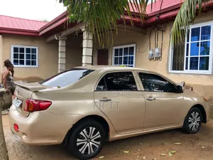 Toyota Corolla 2009 Gold