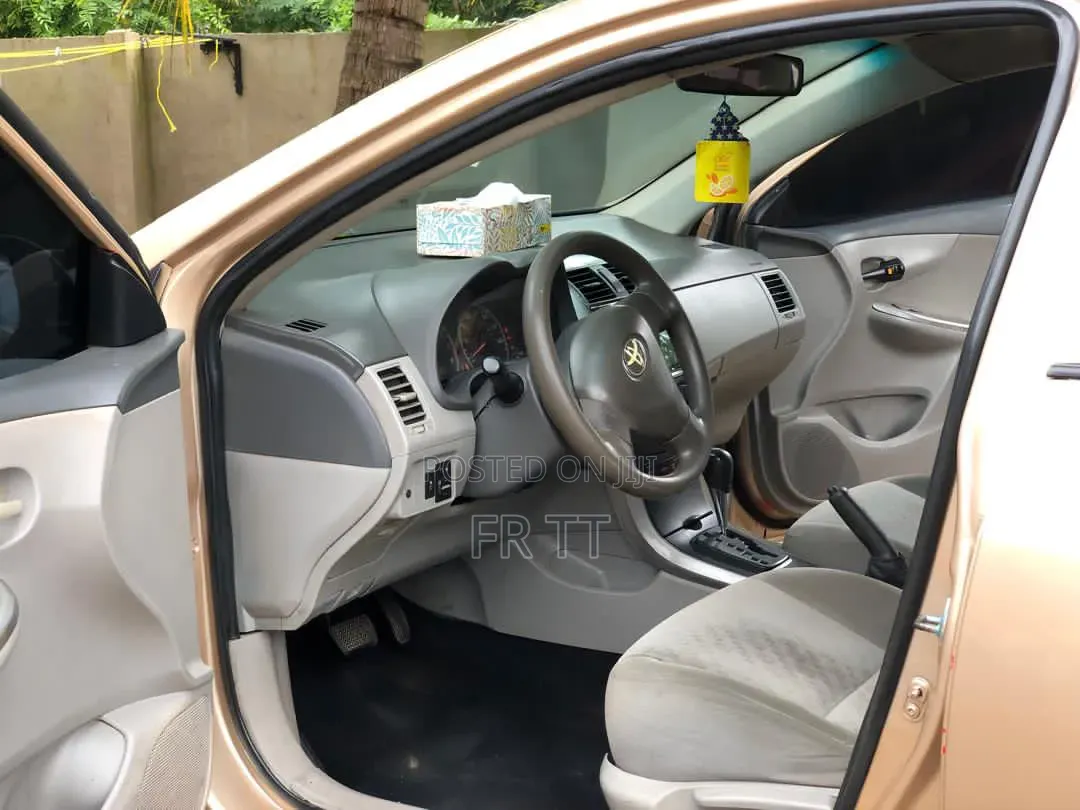Toyota Corolla 2009 Gold