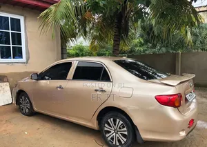 Toyota Corolla 2009 Gold