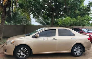 Toyota Corolla 2009 Gold