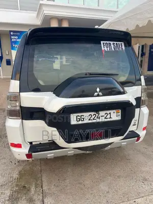 Mitsubishi Pajero 2014 White