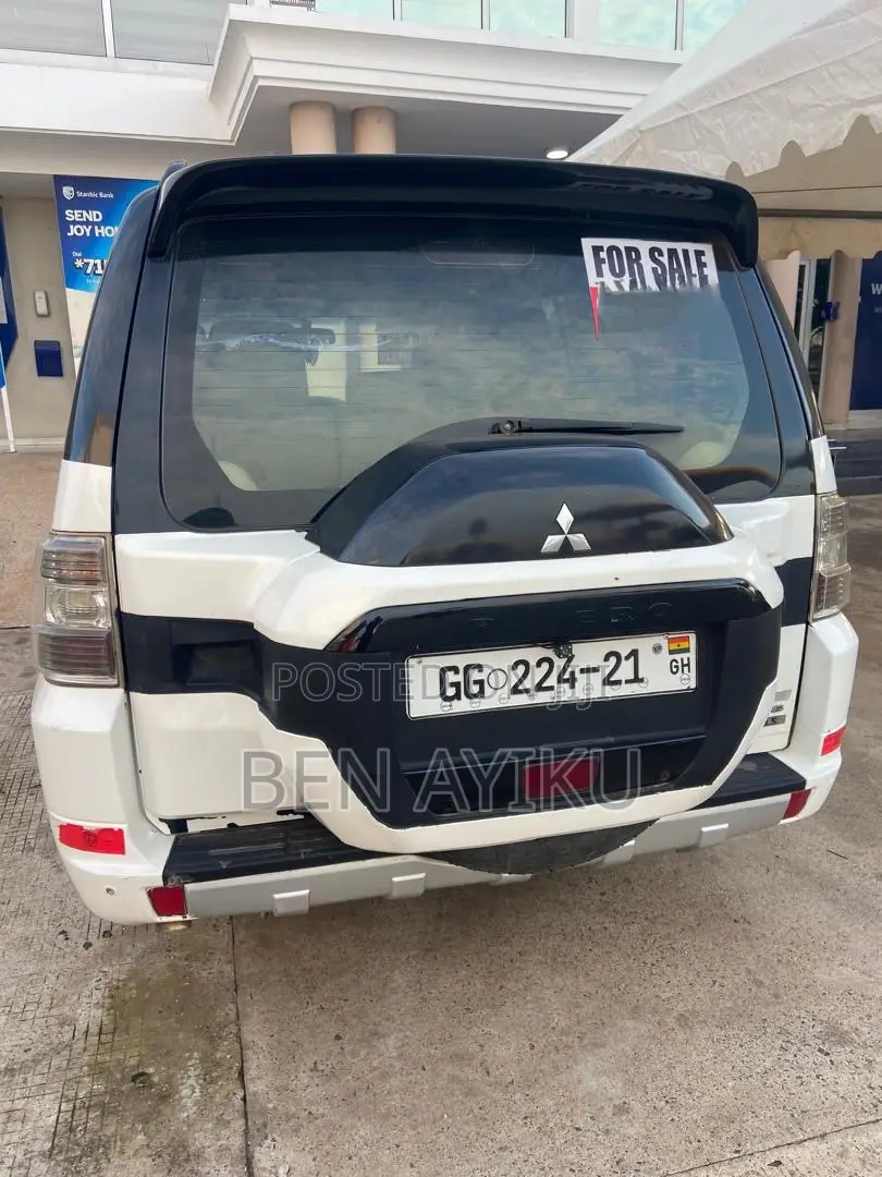 Mitsubishi Pajero 2014 White