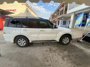 Mitsubishi Pajero 2014 White