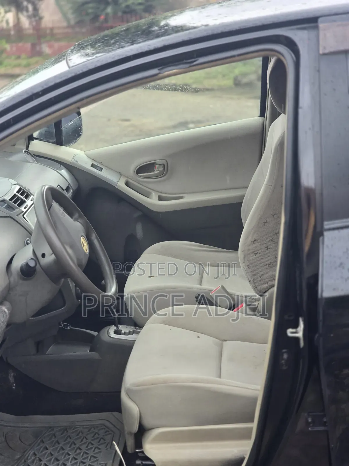 Toyota Vitz 2010 Black