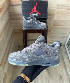 Jordan 4 Kaws
