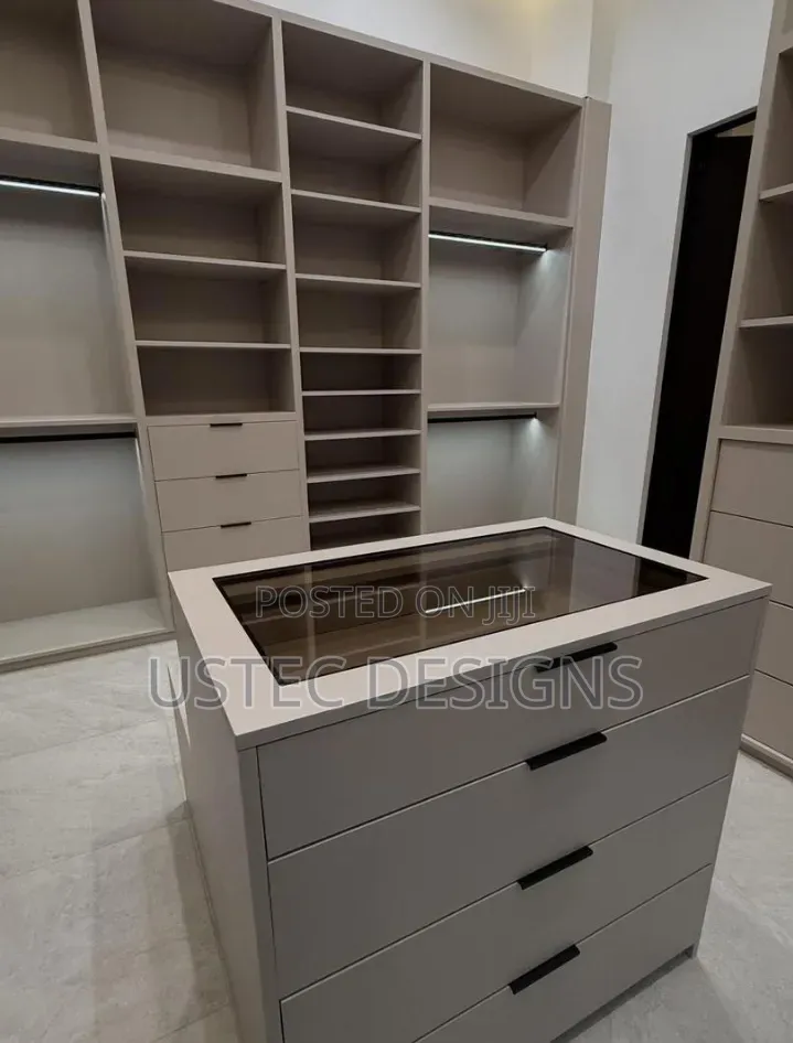 High End Walk-in Closet Wardrobe