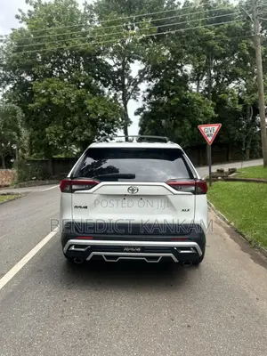 Toyota RAV4 XLE AWD 2020 White