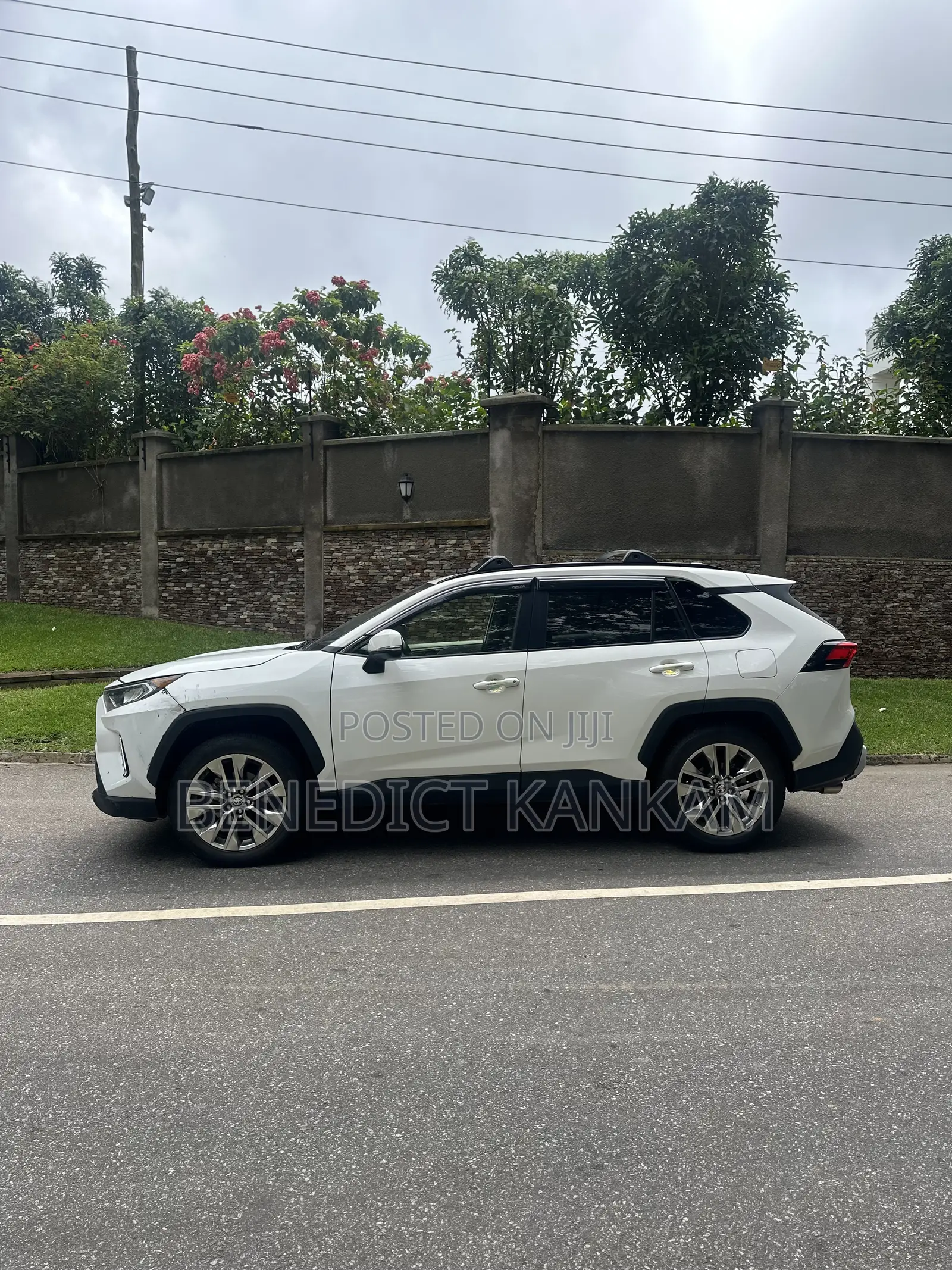 Toyota RAV4 XLE AWD 2020 White