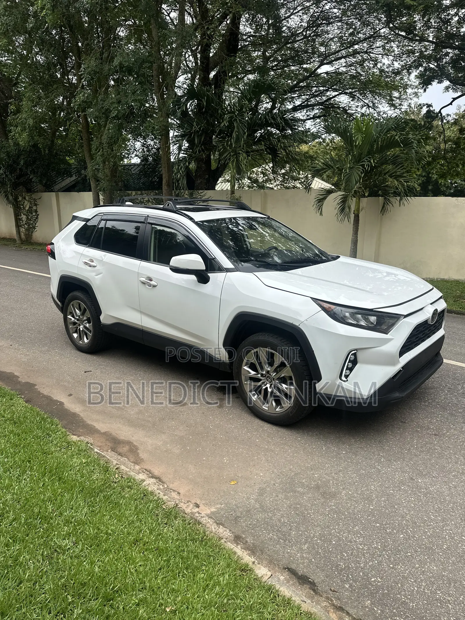 Toyota RAV4 XLE AWD 2020 White