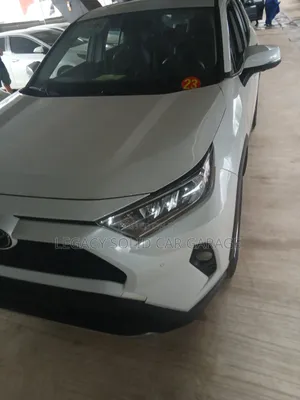 Toyota RAV4 2022 White
