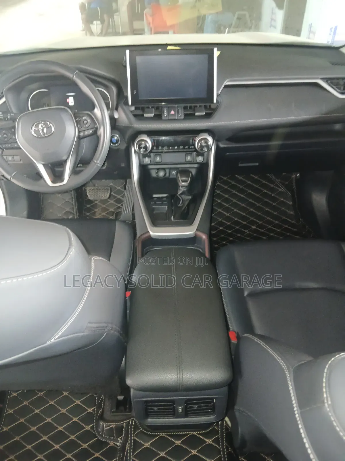 Toyota RAV4 2022 White