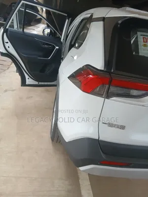 Toyota RAV4 2022 White