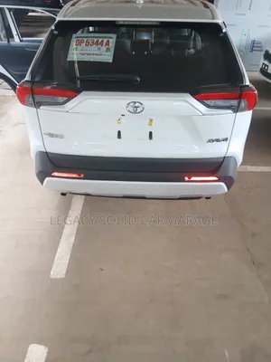 Toyota RAV4 2022 White