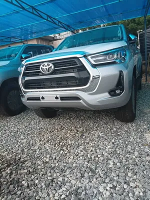 New Toyota Hilux 2025 Silver