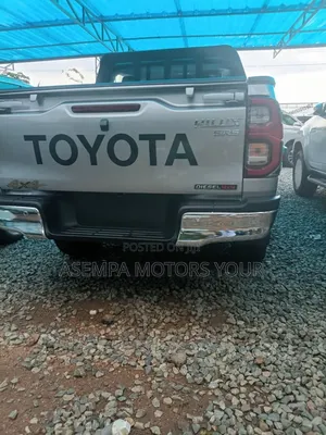 New Toyota Hilux 2025 Silver
