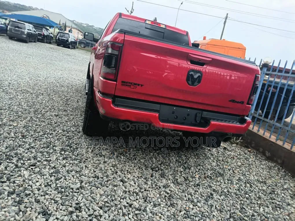 RAM 1500 2022 Red