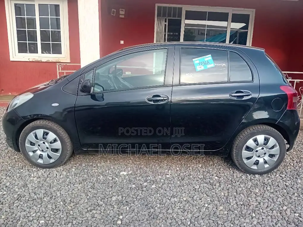 Toyota Yaris 2010 Black