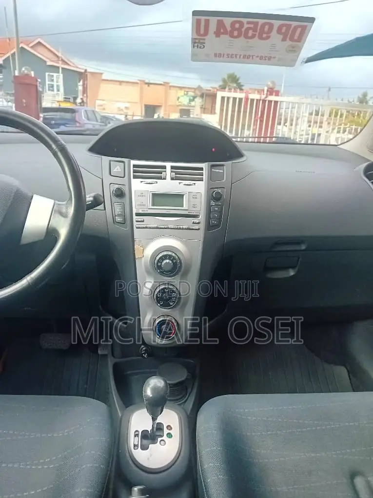 Toyota Yaris 2010 Black