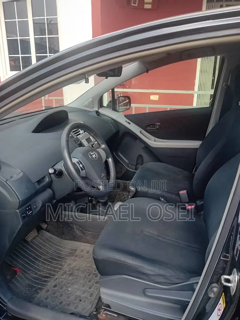 Toyota Yaris 2010 Black