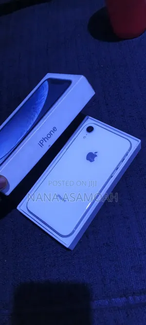 Apple iPhone XR 64 GB White