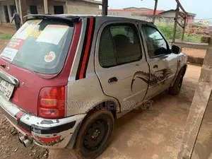 Nissan Micra 2000 Gray
