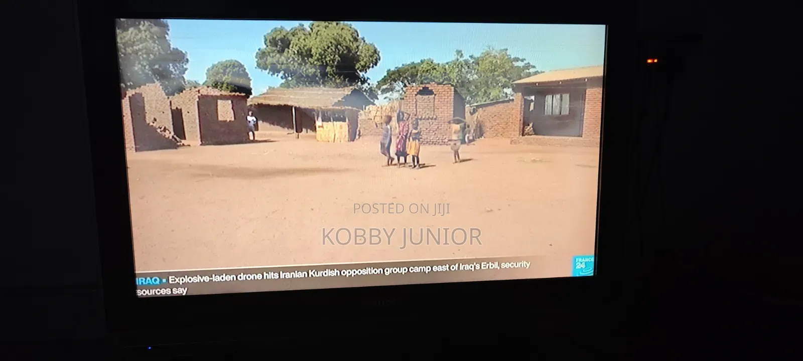 Philips 32" Tv Shade Not Visible When It Displays Images