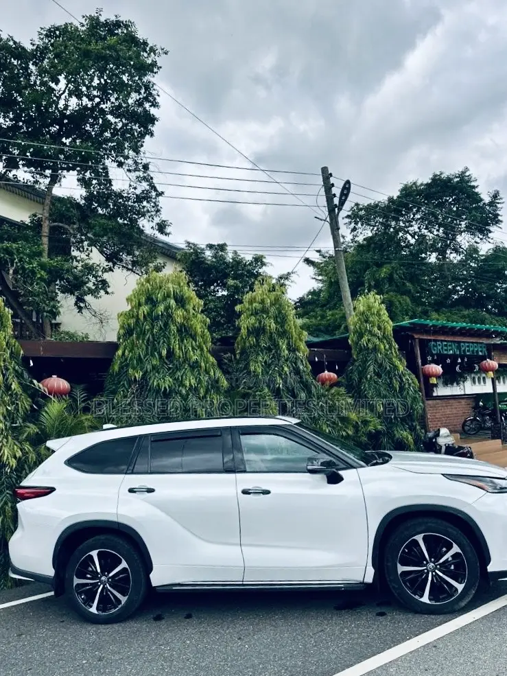 Toyota Highlander XSE 2022 White