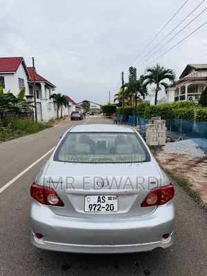 Toyota Corolla XLE 4dr Sedan (1.8L 4cyl 4A) 2010 Silver