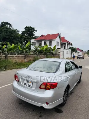 Toyota Corolla XLE 4dr Sedan (1.8L 4cyl 4A) 2010 Silver