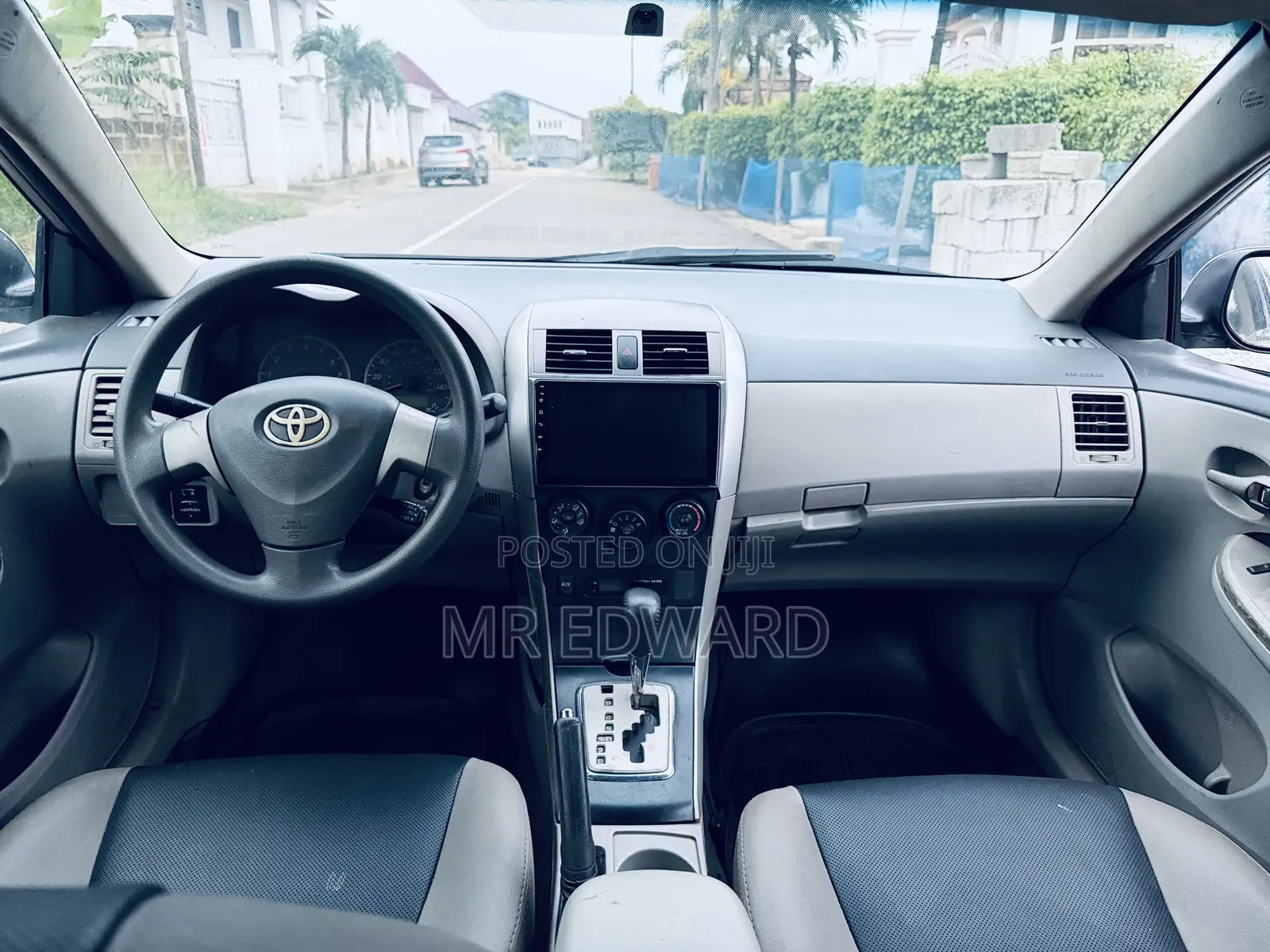 Toyota Corolla XLE 4dr Sedan (1.8L 4cyl 4A) 2010 Silver