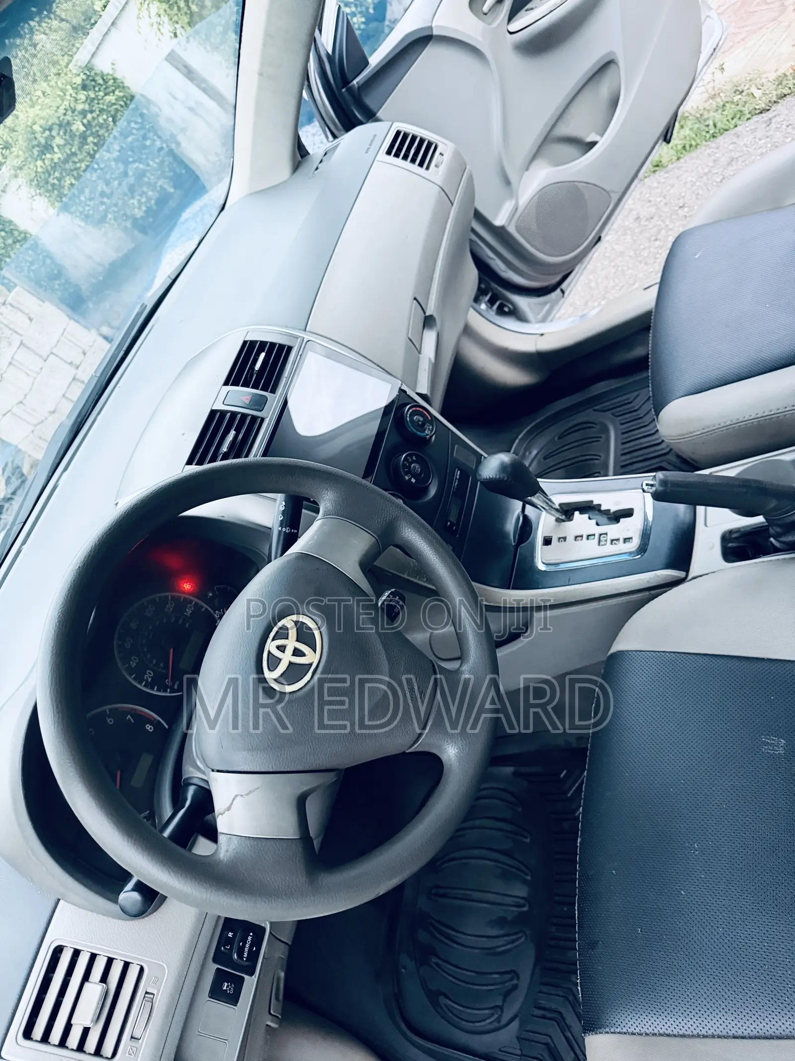Toyota Corolla XLE 4dr Sedan (1.8L 4cyl 4A) 2010 Silver