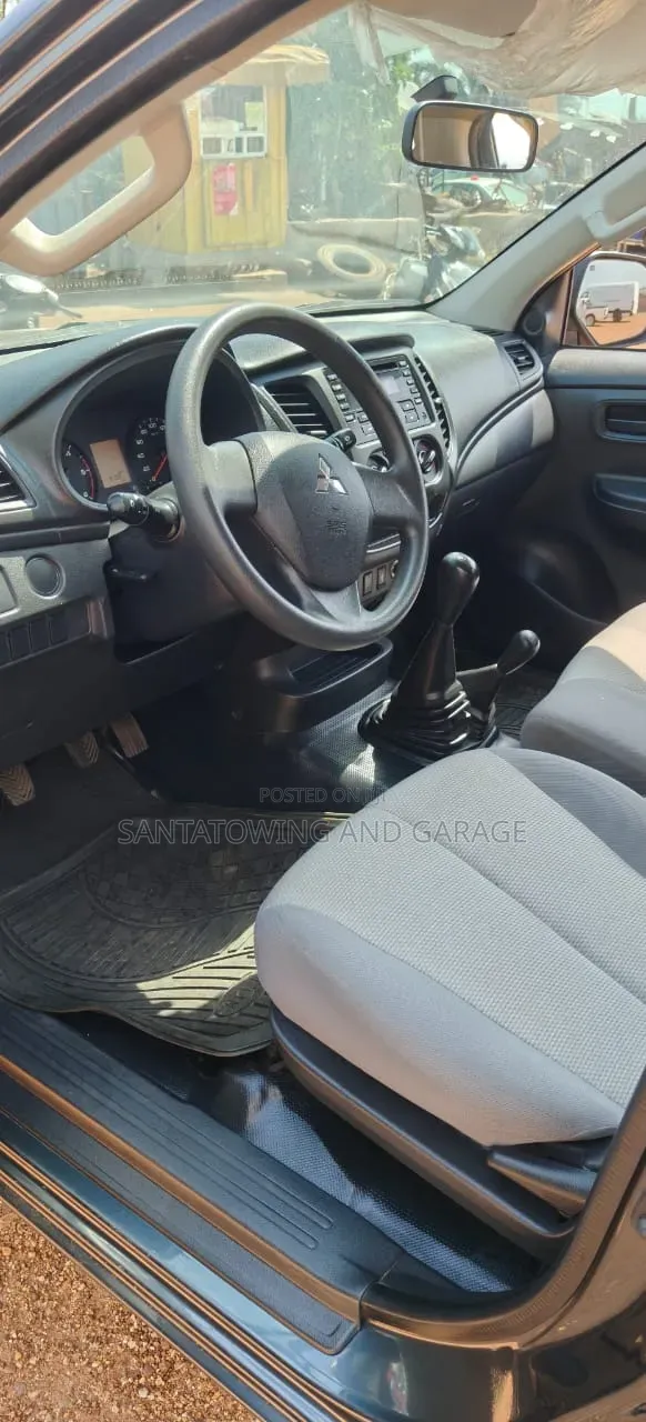 Mitsubishi L200 2024 Gray