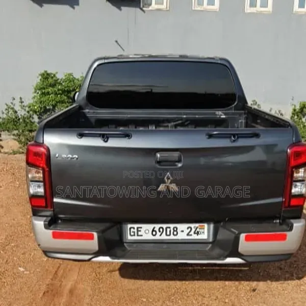 Mitsubishi L200 2024 Gray