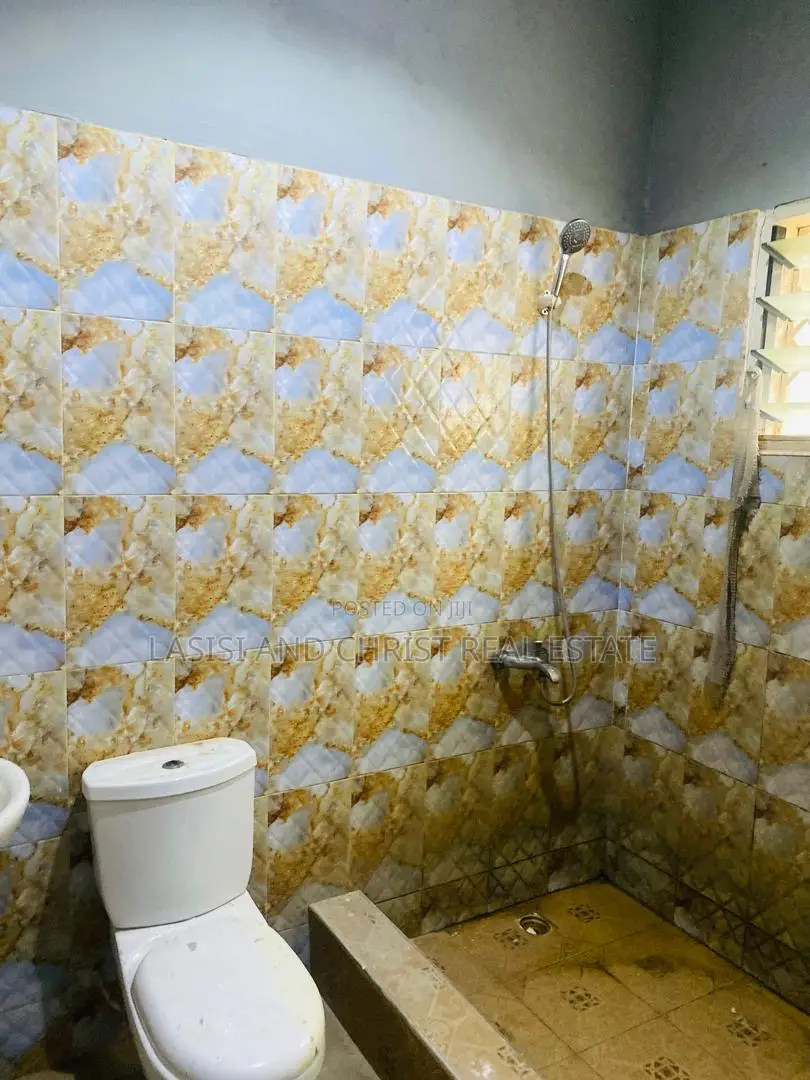 2bdrm House in Lasisi And Christ, Amasaman for rent