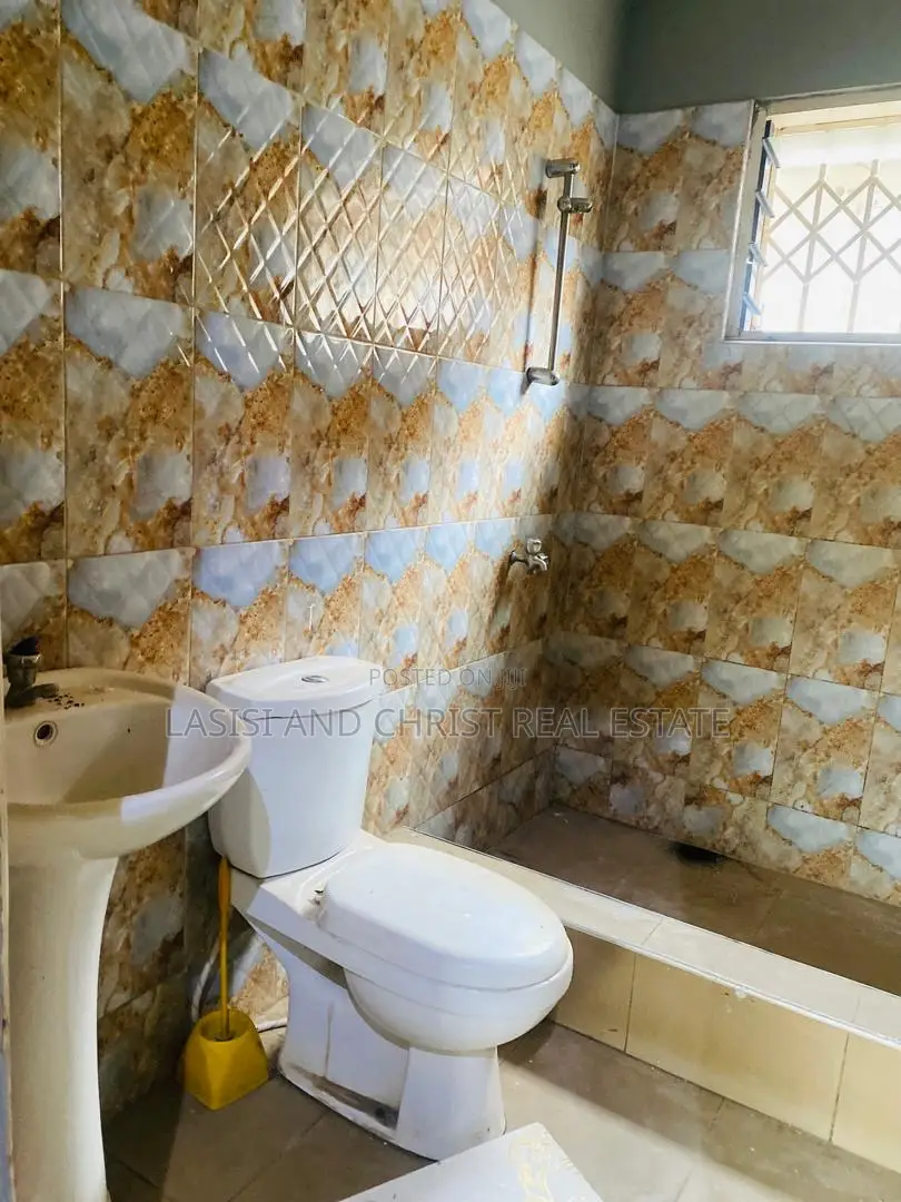 2bdrm House in Lasisi And Christ, Amasaman for rent