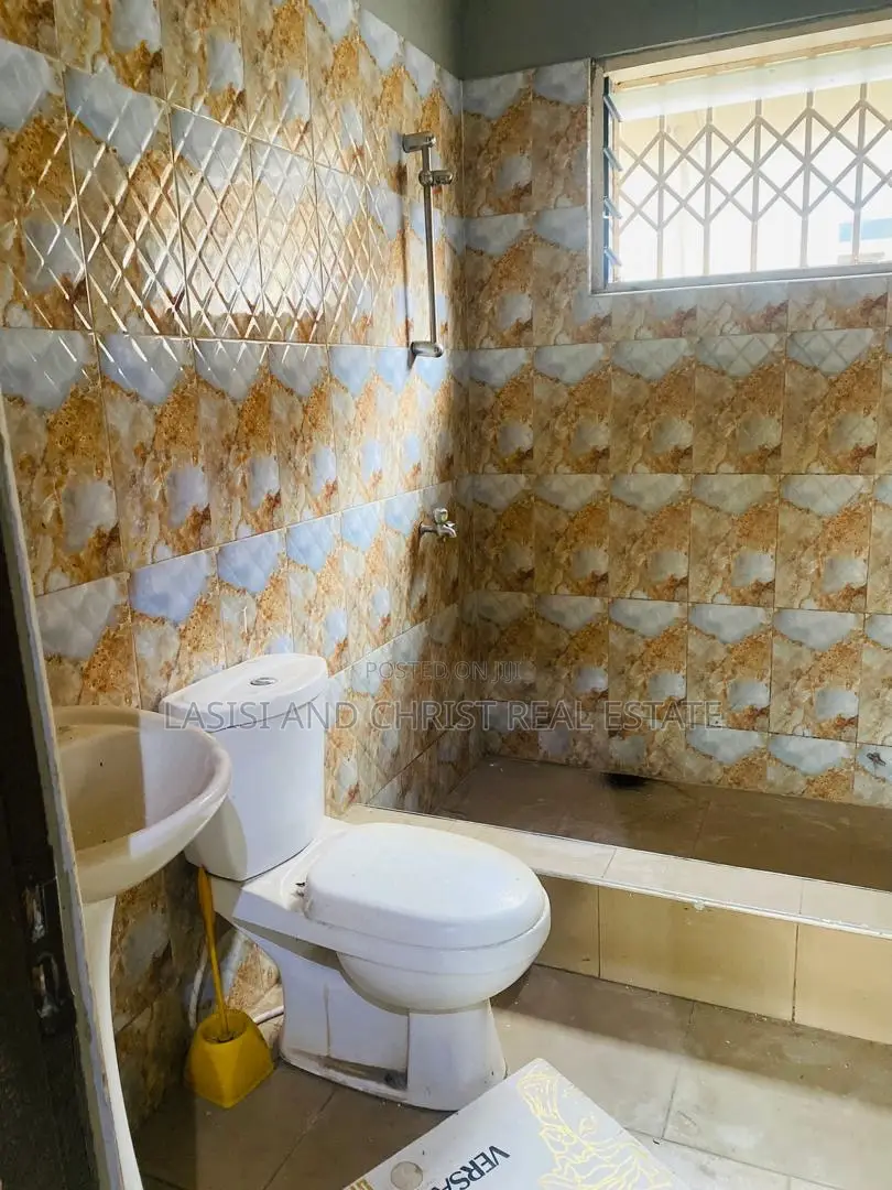 2bdrm House in Lasisi And Christ, Amasaman for rent