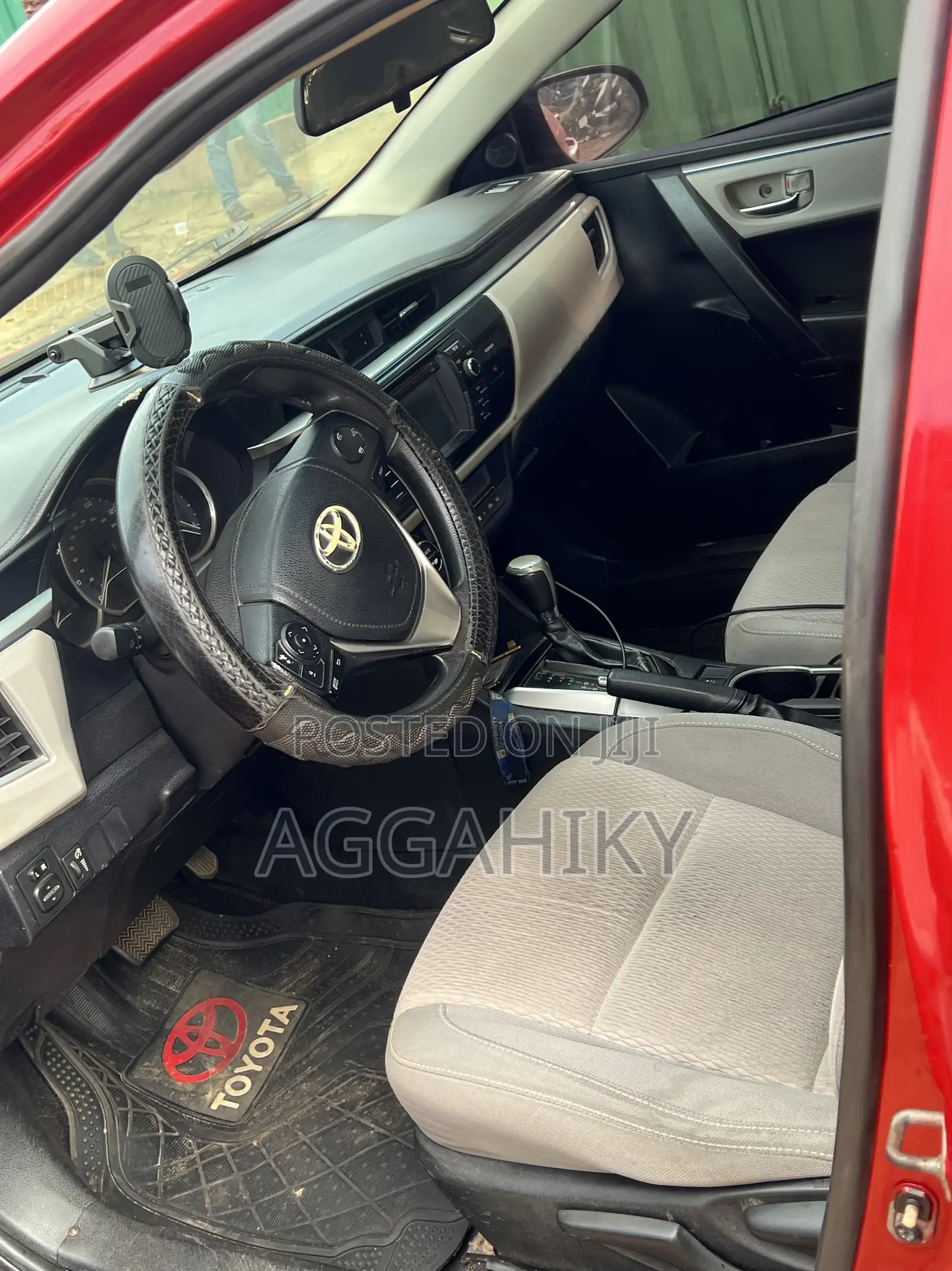 Toyota Corolla LE 4dr Sedan (1.8L 4cyl CVT) 2015 Red