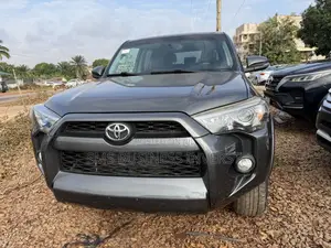 Toyota 4-Runner SR5 4x4 2018 Gray
