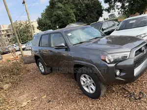 Toyota 4-Runner SR5 4x4 2018 Gray